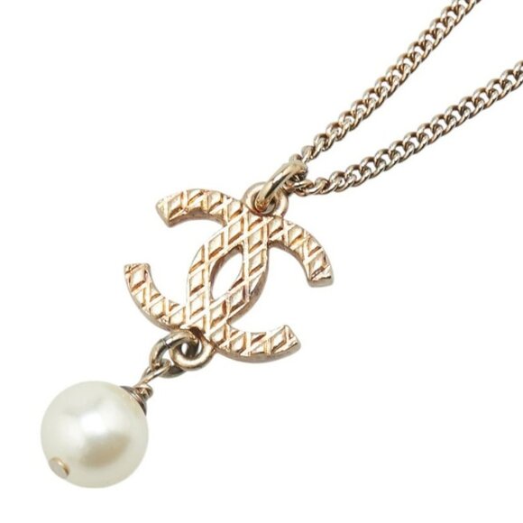 CHANEL CC Logo Quilted Pearl Necklace 16" Gold Tone 09A Auth w/Box #8476 - Picture 1 of 8